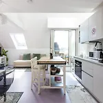 Julius 28 - Duplex Apartment 5 Mins To City Center