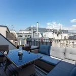Julius 28 - Duplex Apartment 5 Mins To City Center